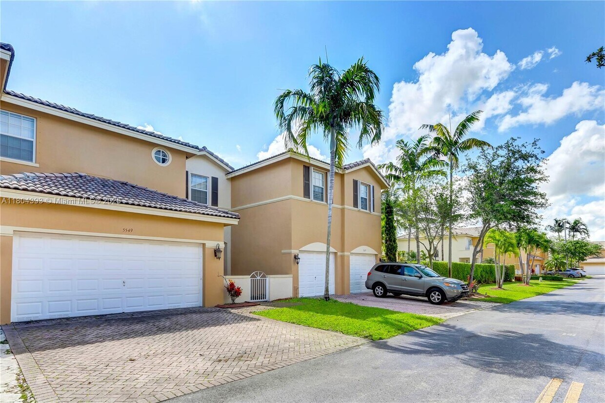 Photo - 5549 NW 113th Ct (Doral, FL)