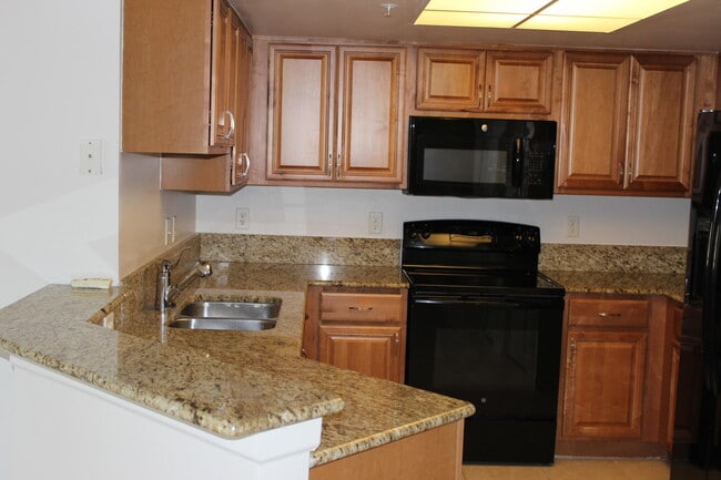 Building Photo - 1700 Crestwood Ct S Unit 1715