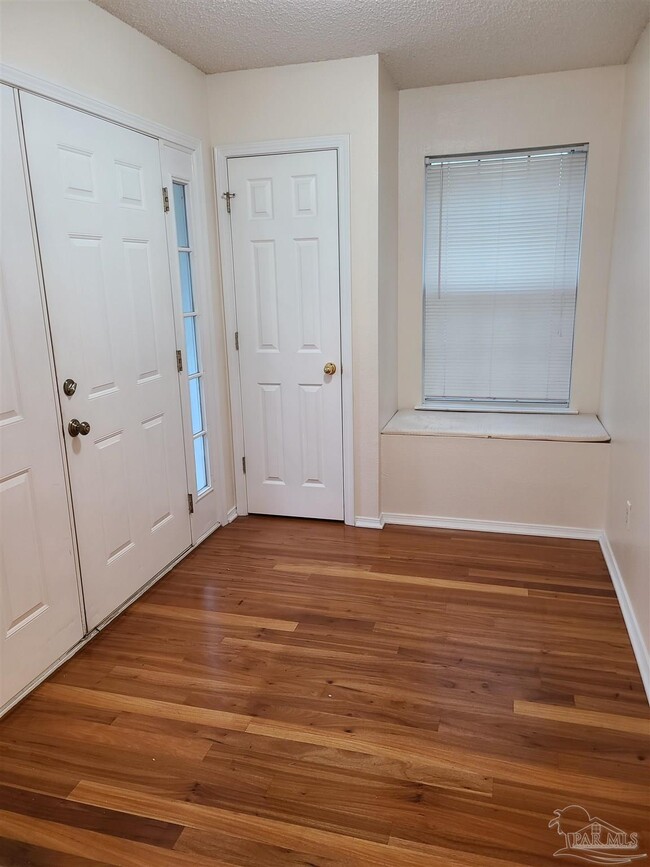 Photo - 358 Mirabelle Dr
