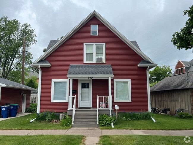 Building Photo - 612 Henrietta St Unit Upper Rental