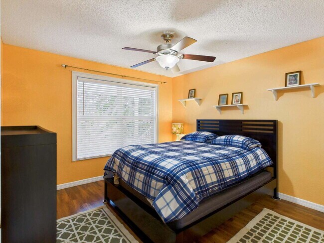 Photo - Furnished 2BR/2BA Lakefront Condo – 12-Mon... Unidad 204