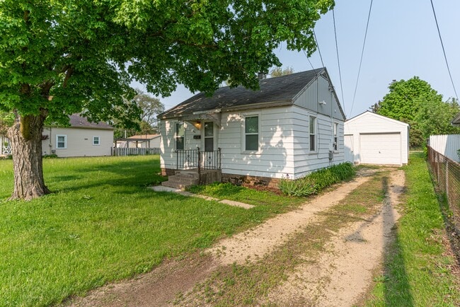 Building Photo - 2816 Hanson St Rental