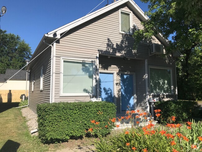 Building Photo - 635 N Huron St Unit 635 N Huron St Rental