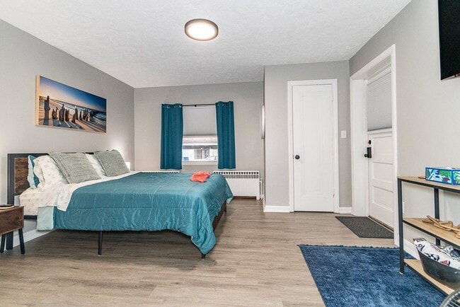 201 3rd St Unit 3