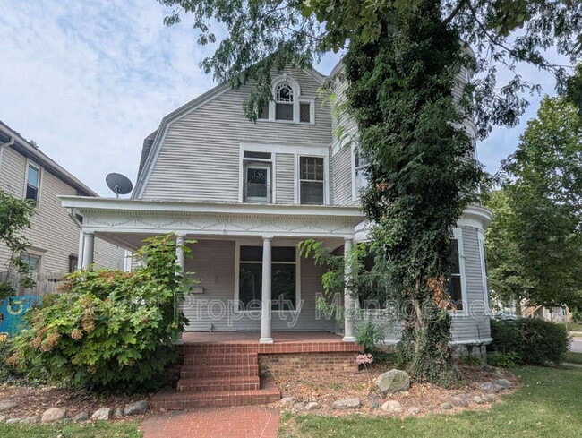 Photo - 1025 Crescent Ave