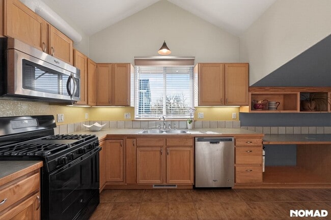 Photo - 230 Briggs St