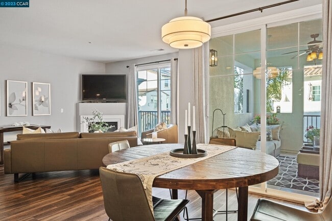 Living Room - 4323 Clarinbridge Cir