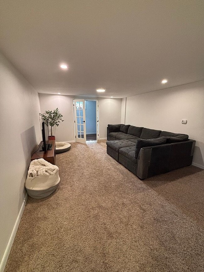 Photo - 719 E Madison St