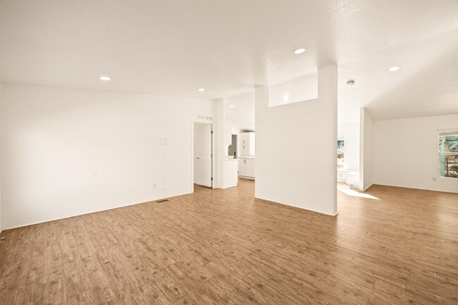 Photo - 62851 Aberdeen Dr