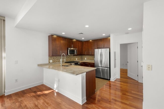 201 Marin Blvd Unidad U1214