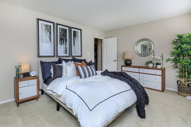 Photo - Wateridge Apartment Homes