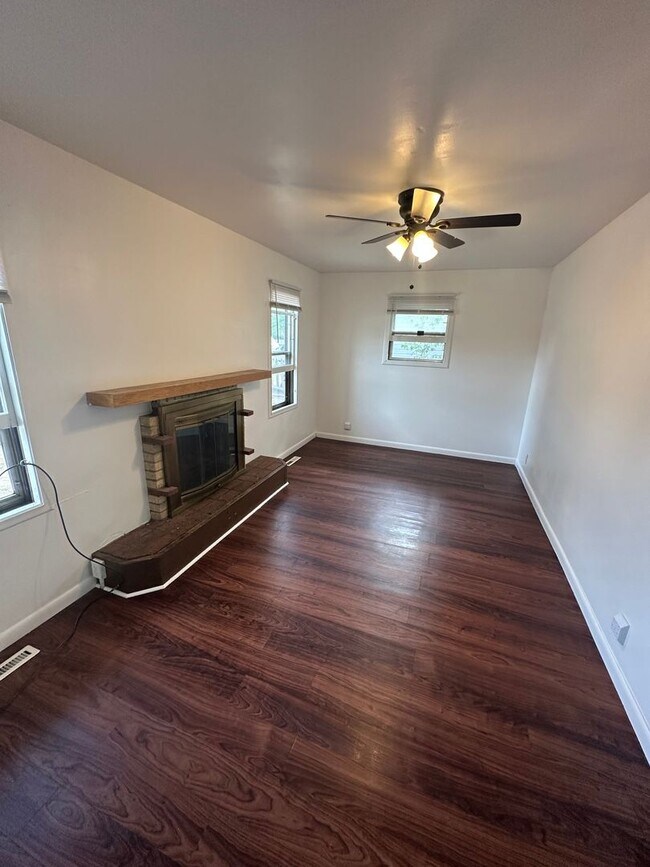 1219 1/2 13th Ave