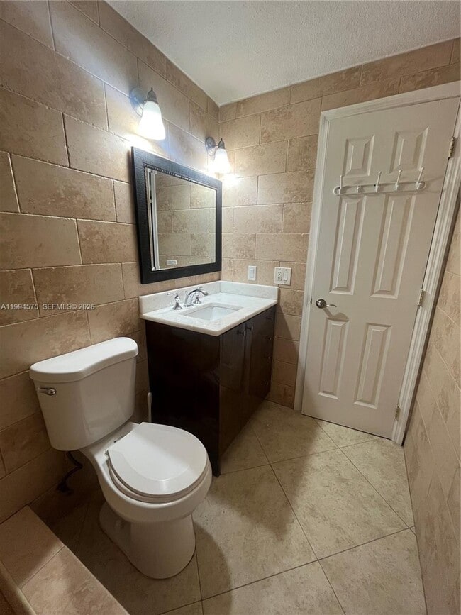 Photo - 3923 NE 166th St Unidad N-106