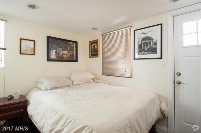 Building Photo - 918 Westminster St NW Unit B Rental