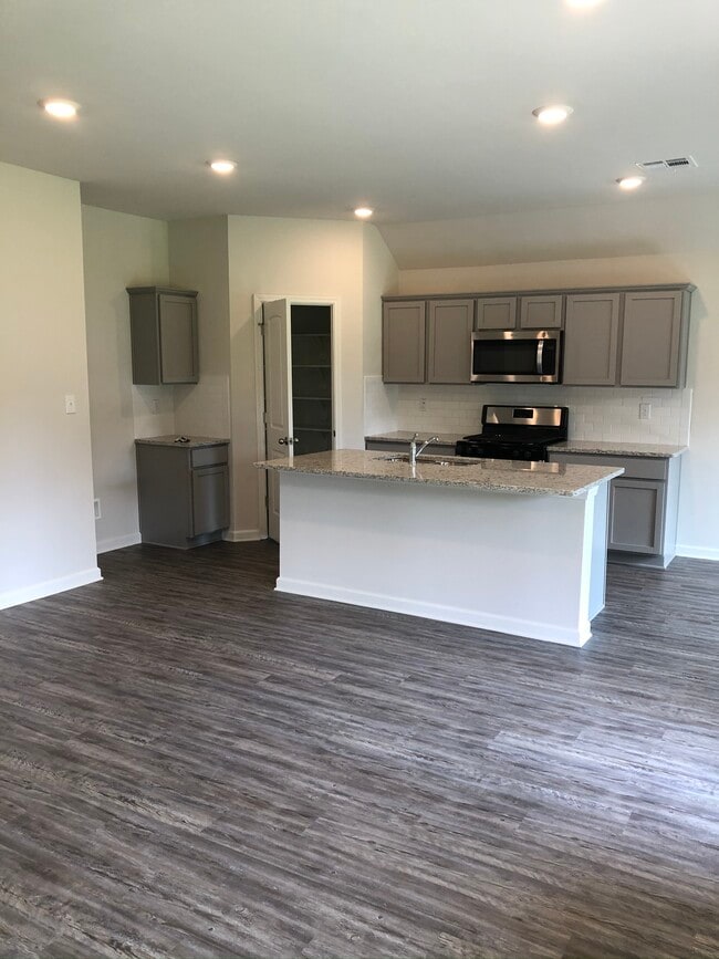 Photo - 28364 Longfellow Ln