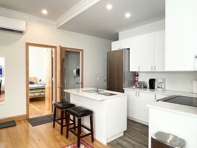 Building Photo - 6323 Forest Ave Unit 1 Rental