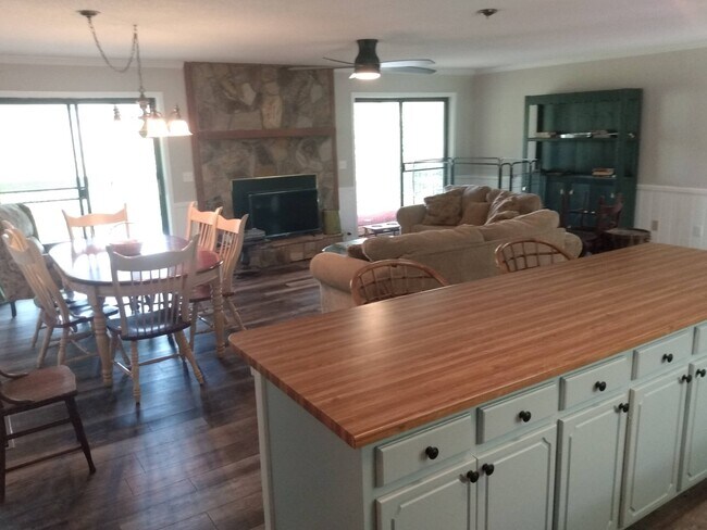 Photo - 355 Saddle Back Cir