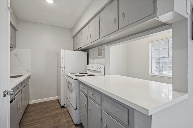 Photo - Crownover Apartments