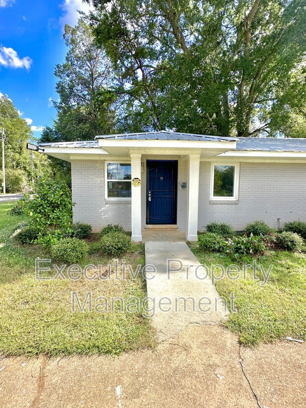 Building Photo - 914 14th St SW Unit A