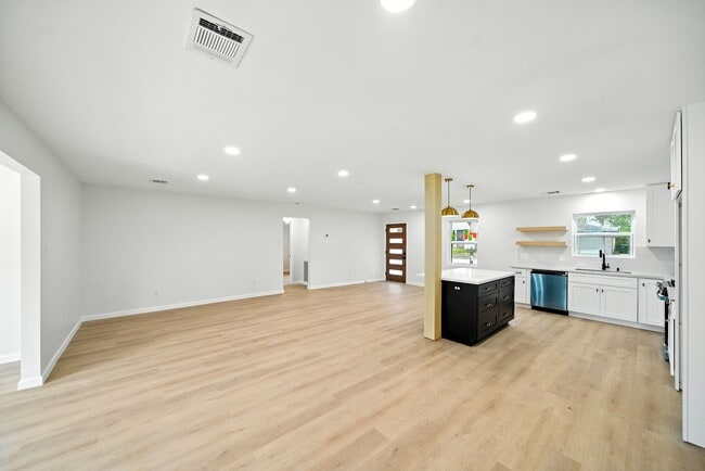 Photo - 6034 Birchmont Dr