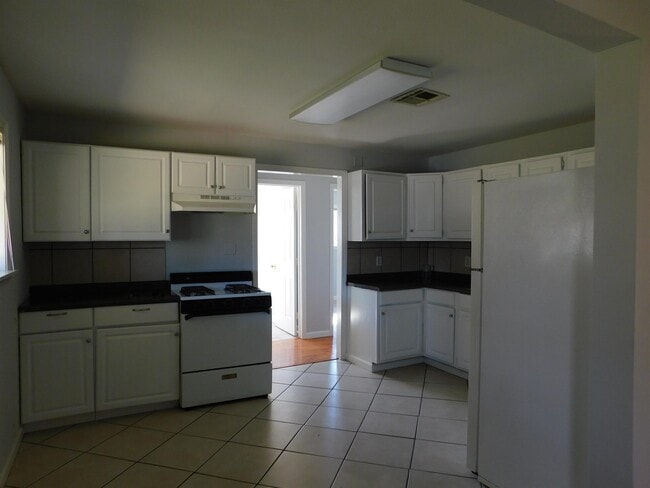 Photo - 1307 Meadowview Dr