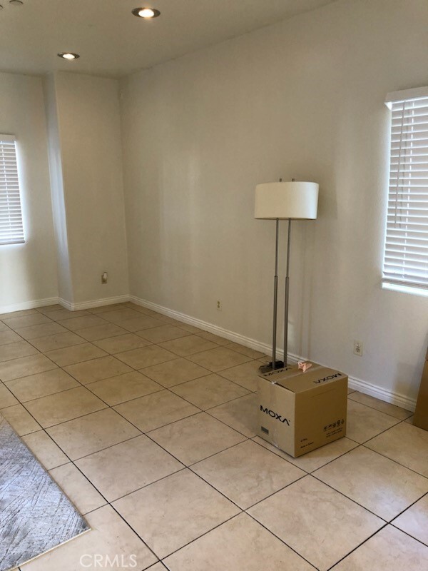 Photo - 319 Lampman Way