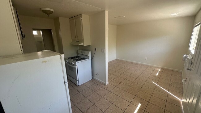 Building Photo - 1940 Quincy St Unit B Rental