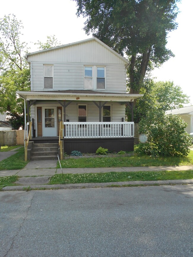 3 Bedroom Two-Story Home - 3 Bedroom Two-Story Home