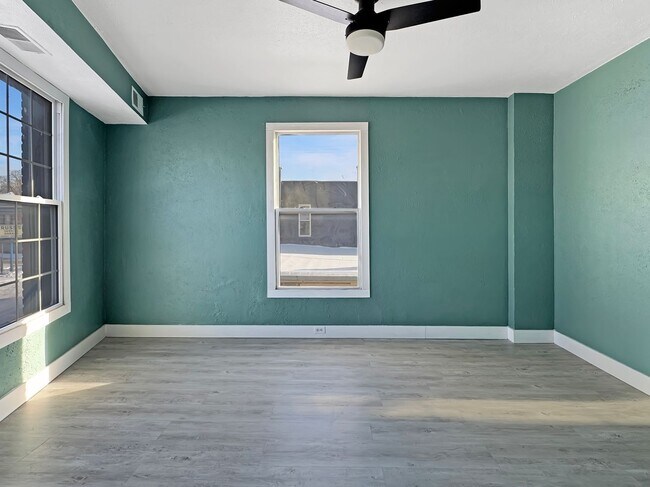 Building Photo - 812 Butterworth St SW Unit 2