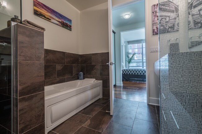 Photo - 1624 W Division St Unit 306