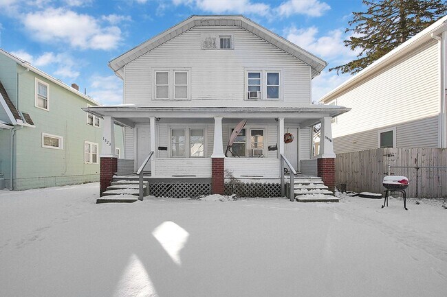 Building Photo - 1521-1523-1523 Republic Ave Unit 1523