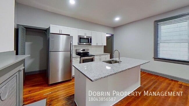 Building Photo - 323 S Cherry St