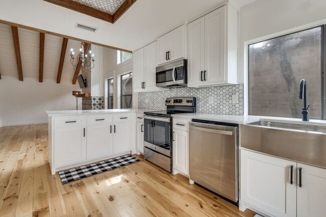 Photo - 4011 Rosser Square