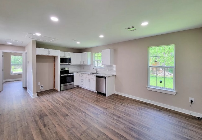 Kitchen - 3824 Lila St