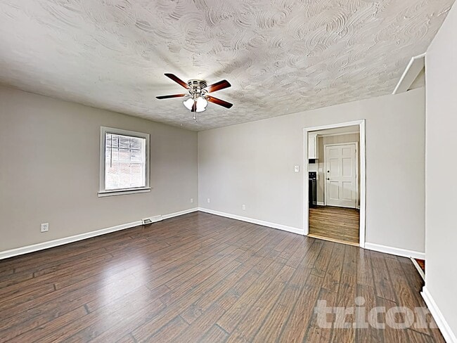 Photo - 4300 Oak Forest Dr