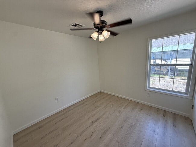 Photo - 607 E Broadway