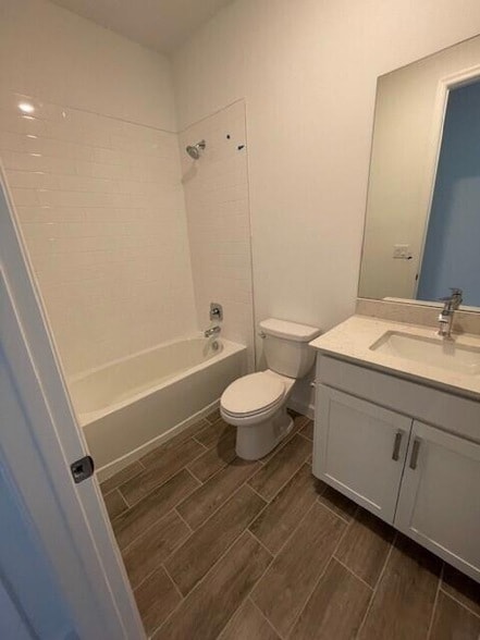 Photo - 19040 Croft Mill Xing