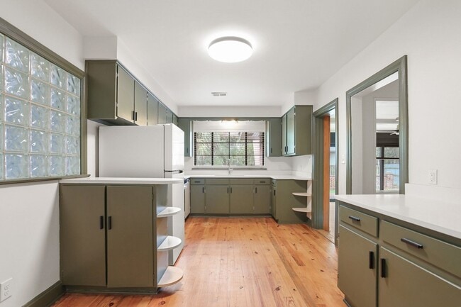 Photo - Renovated 3BR / 2BA Home for Rent on Gordonston Ave