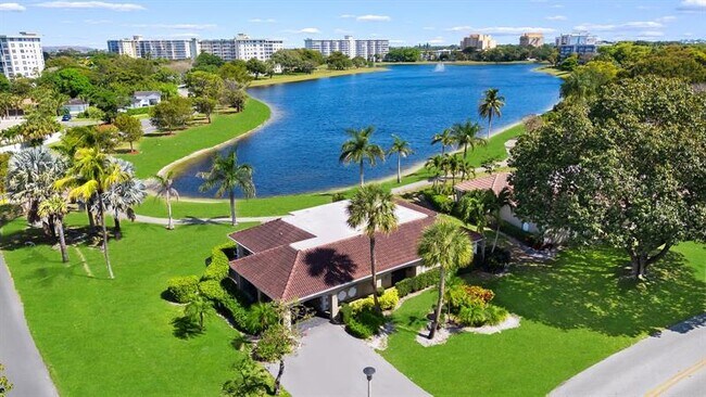 Building Photo - 3015 N Palm Aire Dr Rental