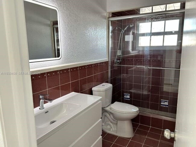 Photo - 948 E 47th St