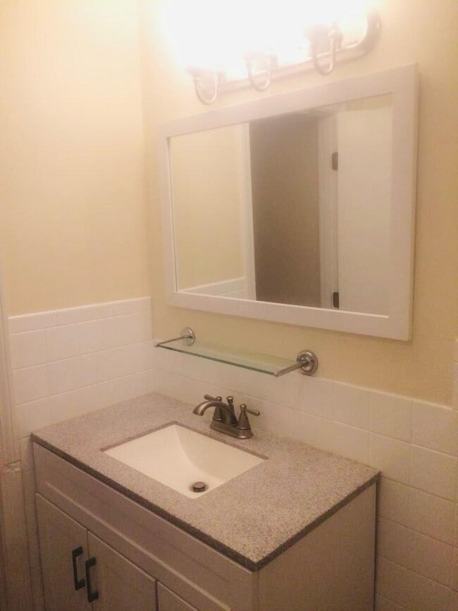 Photo - 9 Hallmark Gdns Unit 9  hallmark   9