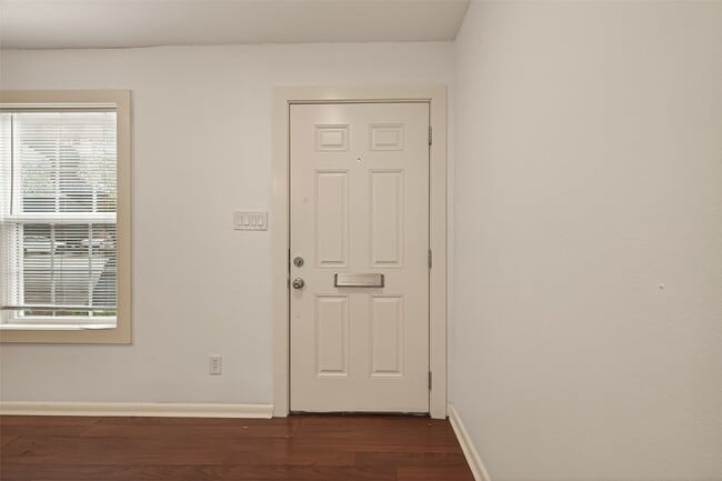 Photo - 2710 Mason St