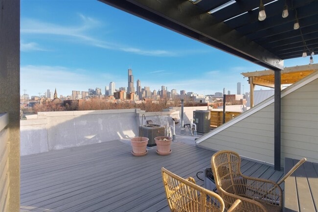 Photo - 839 W 14th Pl