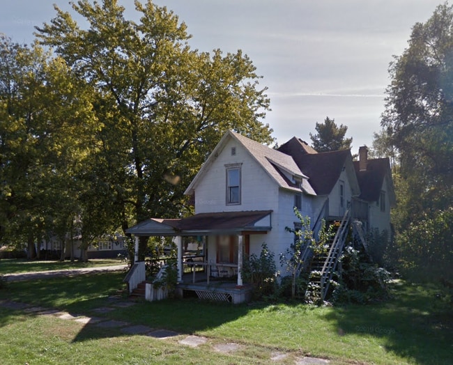 Building Photo - 205 5th St E Rental