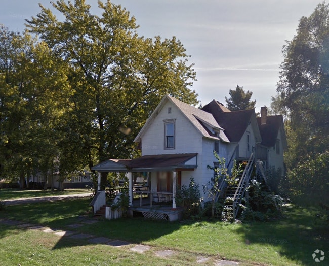 Building Photo - 205 5th St E Rental