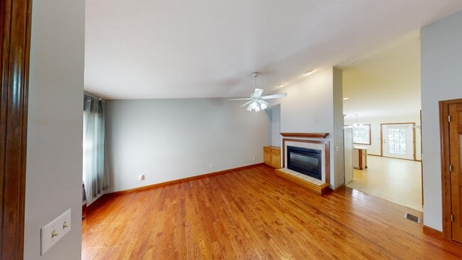 Building Photo - 3209 Sequoia Dr Rental