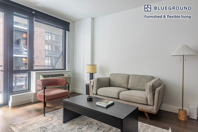 Building Photo - 148 1st St Rental