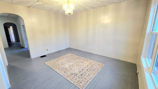 Photo - 231 E 12th St