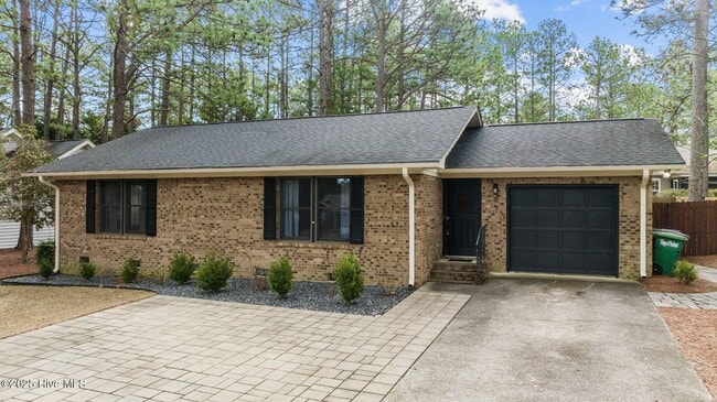 Building Photo - 1635 Longleaf Dr E Rental