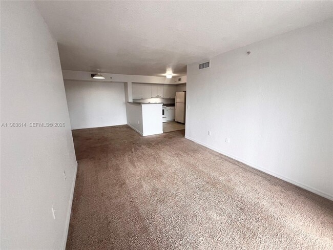 Photo - 13800 NE 3rd Ct Unidad 305